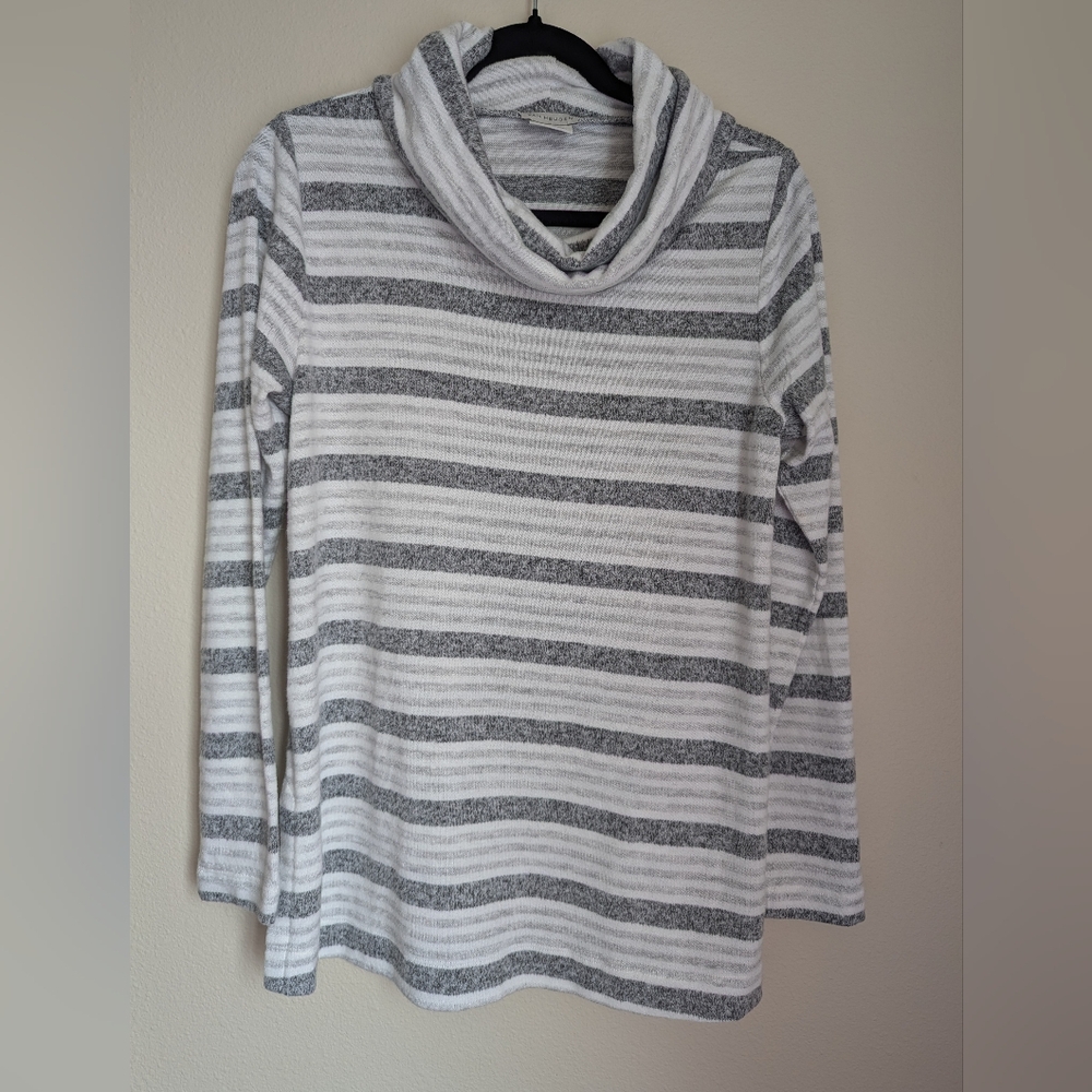 NWOT Van Heusen Gray and White Striped Sweater Size S